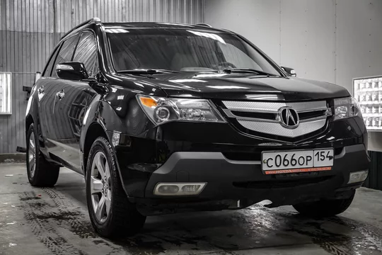 Used Acura MDX 2008 year black color with headlights standing in the light  service box of the detailing workshop foto de Stock | Adobe Stock