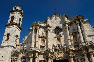 Fototapeta na wymiar Front of the Havana Cathedral and clock tower made of coral stone