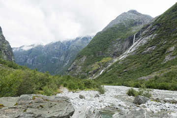 Wanderung zum Kjenndalsbreen Gletscher im Jostelalsbreen Nationalpark, Norwegen