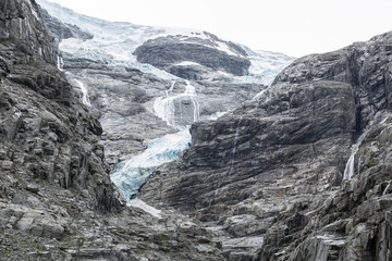 Wanderung zum Kjenndalsbreen Gletscher im Jostelalsbreen Nationalpark, Norwegen