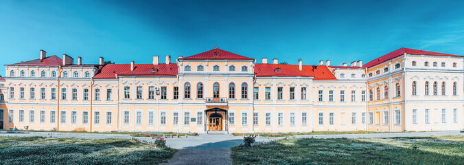 Obraz premium Ławra Aleksandra Newskiego (klasztor) w Sankt Petersburgu.