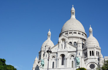 Fototapeta na wymiar Basilica of the Sacred Heart of Paris at Montmartre