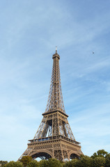 Fototapeta na wymiar Eiffel Tower on the banks of the Seine in Paris