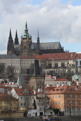 Obraz premium A cityscape view of Prague and the castle overlooking the town