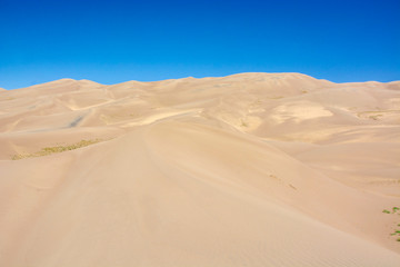 Fototapeta na wymiar sand dune against blue sky in the great sand dune national park on a sunny day