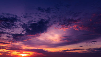 Dramatic cloudscape at sunrise over ocean - obrazy, fototapety, plakaty