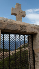 Cementerio de piedra en la isla de Cabrera. Mallorca. Paisaje costero