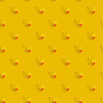 Digital seamless pattern of yellow rubber duck on yellow mint background