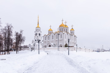Fototapeta na wymiar Scenic vew of the Vladimir Assumption Cathedral in winter, Russia