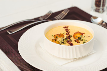  beautifully served soup