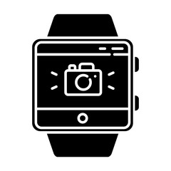 Camera fitness wristband function glyph icon. Remote capture features. Synchronization with smartphone camera for taking photos.Silhouette symbol. Negative space. Vector isolated illustration