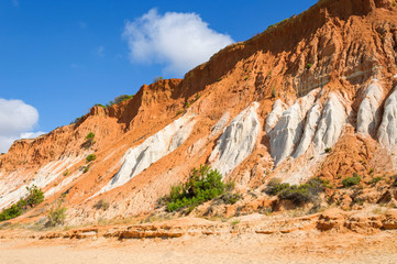 Fototapeta premium Red cliffs at Falesia Beach