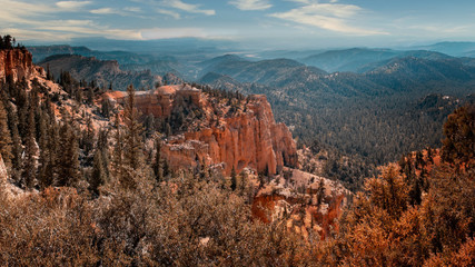 Panoramic view over the Bryce Canyon and the surrounding mountains