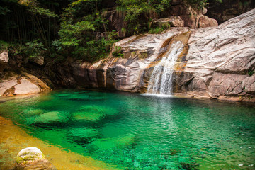 Naklejka premium Jiulong Waterfall, Huangshan Scenic Area, Anhui, China
