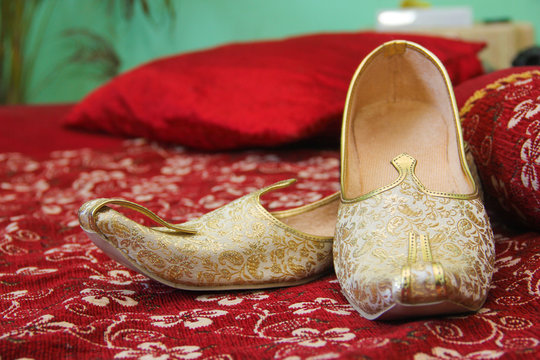 Traditional indian wedding ceremony : Grooms shoes