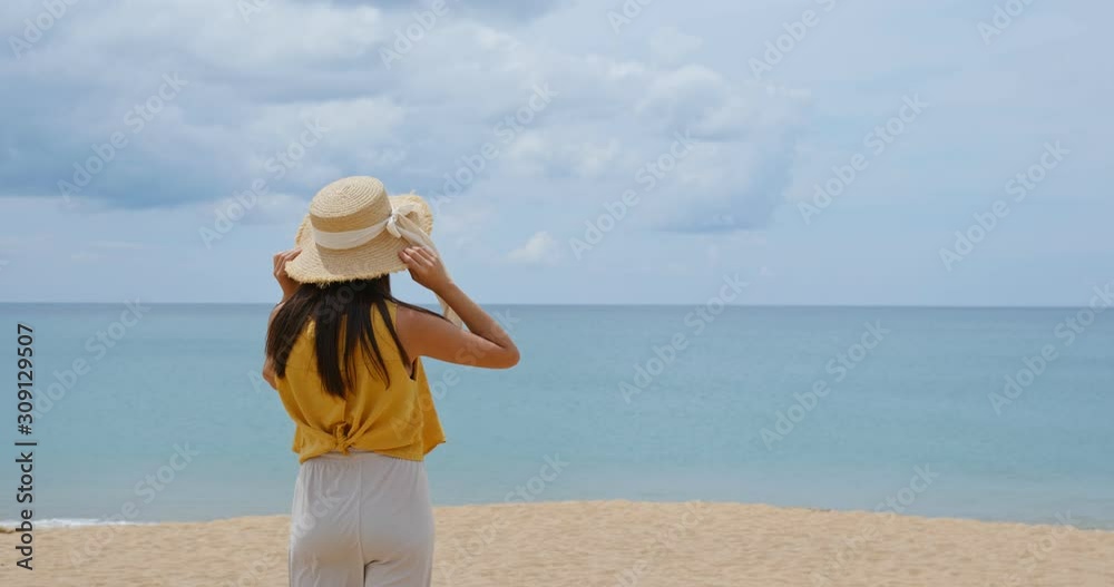 Canvas Prints Woman look at the sea