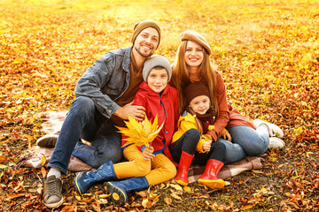 Fototapeta premium Happy family resting in autumn park