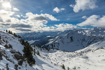 Fototapeta na wymiar Snowy mountains in austrian alps