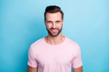 Obraz premium Closeup photo of amazing macho guy toothy beaming smiling looking mirror after stylist salon visit new hairdo wear casual pink t-shirt isolated blue color background