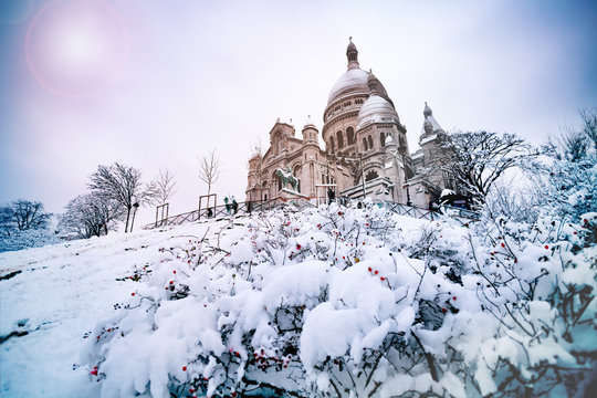 Winter snow day view Sacre-Coeur Montmartre Paris