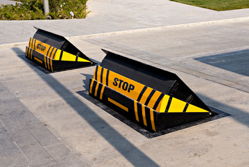 Security gates for cars.Anti-ram automatic roadblocker wedge