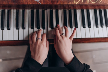 girl's hands on the piano keys