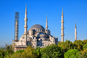 Blue Mosque in Sultanahmet square, popular tourist destination in Istanbul, Turkey