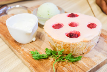 Obraz na płótnie Canvas Japanese Raspberry Cheese Tart