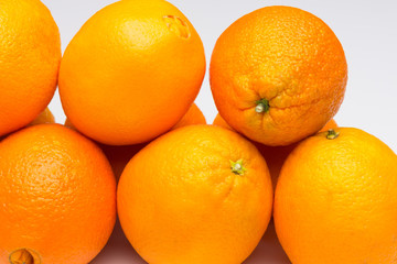 Naranjas maduras, fruta de invierno, llena de vitaminas C, de la naranja se extrae un rico zumo, dulce con un toque ácido