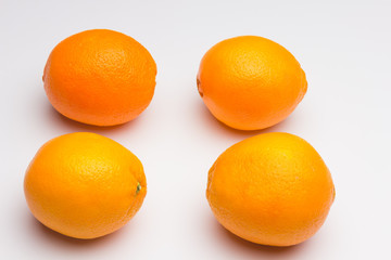 Naranjas fruta cítrica de sabor dulce con un ligero toque ácido, rica en vitamina C