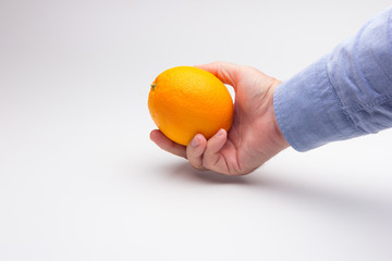 Naranjas fruta cítrica de sabor dulce con un ligero toque ácido, rica en vitamina C
