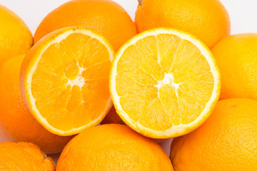 Naranjas fruta cítrica de sabor dulce con un ligero toque ácido, rica en vitamina C