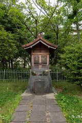 林の中の地蔵菩薩