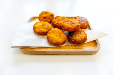 Fried chicken nuggets are delicious snacks and a popular restaurant