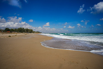 Obraz premium Empty sea beach. There are no steps in the sand. It's autumn. Only the waves leave a mark.