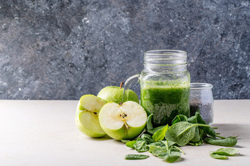 Apple and spinach smoothie