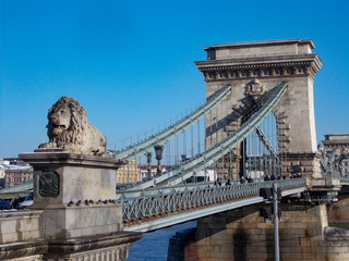 chain bridge in budapest