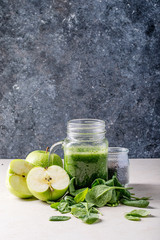 Apple and spinach smoothie