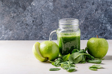 Apple and spinach smoothie
