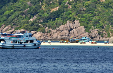 Fototapeta na wymiar Anlegestelle und Strand auf der Insel Koh Tao in Thailand