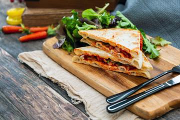 roasted chicken tandoori sauce sandwich