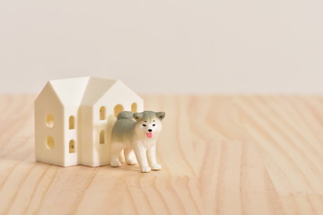 模型の家と犬
