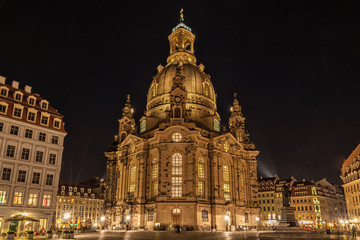 Fototapeta na wymiar Die Frauenkirche in Dresden