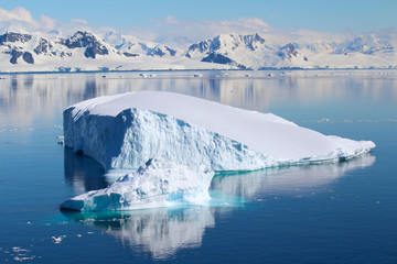 Fototapeta na wymiar A group of icebergs along the coasts of the Antarctic Peninsula, Antarctica