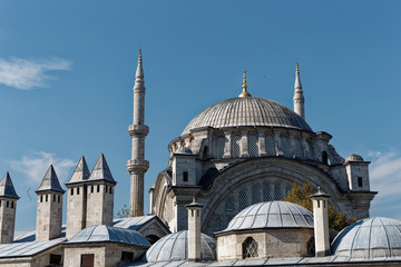 Fototapeta na wymiar スレイマニエ・モスクとイスタンブールの街