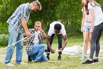 Problem beim Aufbau von einem Zelt oder  Stand
