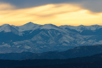Fototapeta premium Winter Sunset on the Sangre de Cristo Mountains