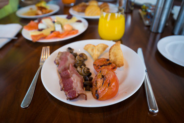 UAE. Breakfast, bacon, mushrooms, tomatoes