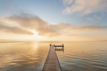 Obraz premium Sunset Starnberger See with Pier and Clouds