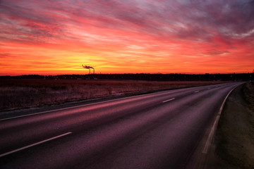 Fototapeta premium road going to horizon at dawn